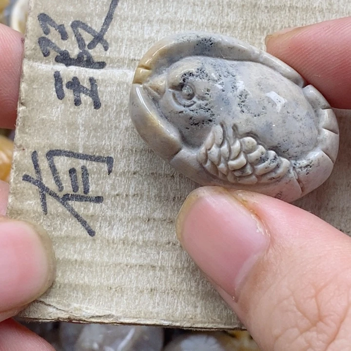 颈饰未镶嵌硅化珊瑚（珊瑚玉）小****?小