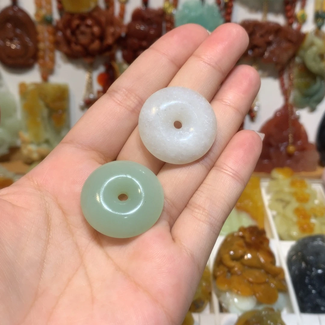 未镶嵌蛇纹石玉颈饰