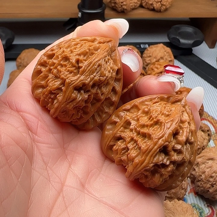 毛***仔把件文玩核桃三角白