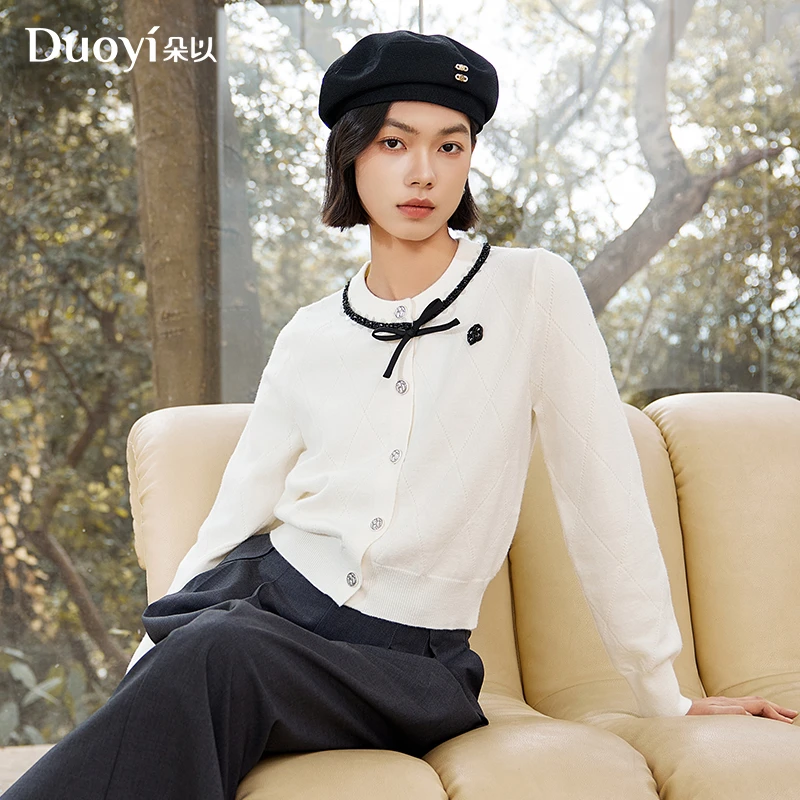 朵以2025秋季新款学院风蝴蝶结钉珠亮片圆领毛衣开衫39DQ523066