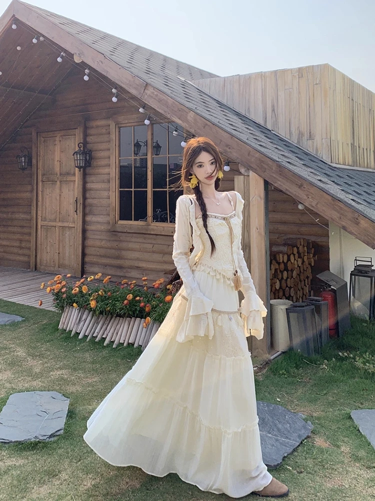 川西新疆西北云南大理旅游穿搭波开衫吊带西米亚流苏民族风长裙女