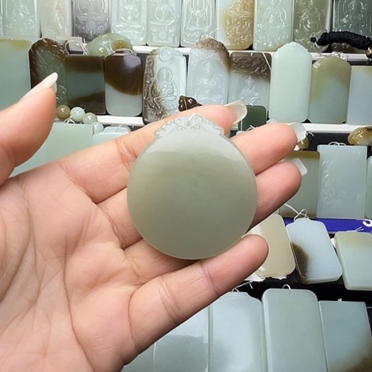 颈饰未镶嵌和田玉