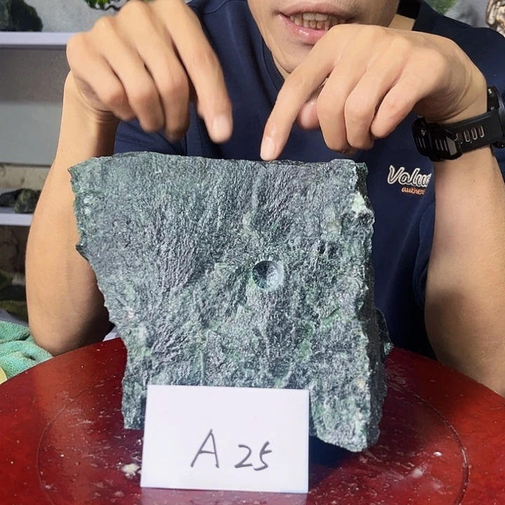 炖***哥蛇纹石玉未镶嵌珠宝奇石