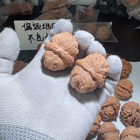 文玩核桃把件水尖元宝