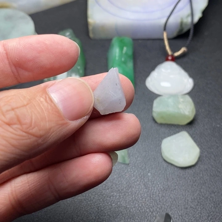 翡翠未镶嵌颈饰翡翠未镶嵌颈饰