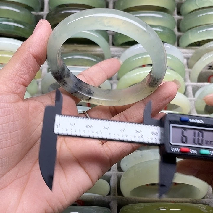 蛇纹石玉未镶嵌手镯217