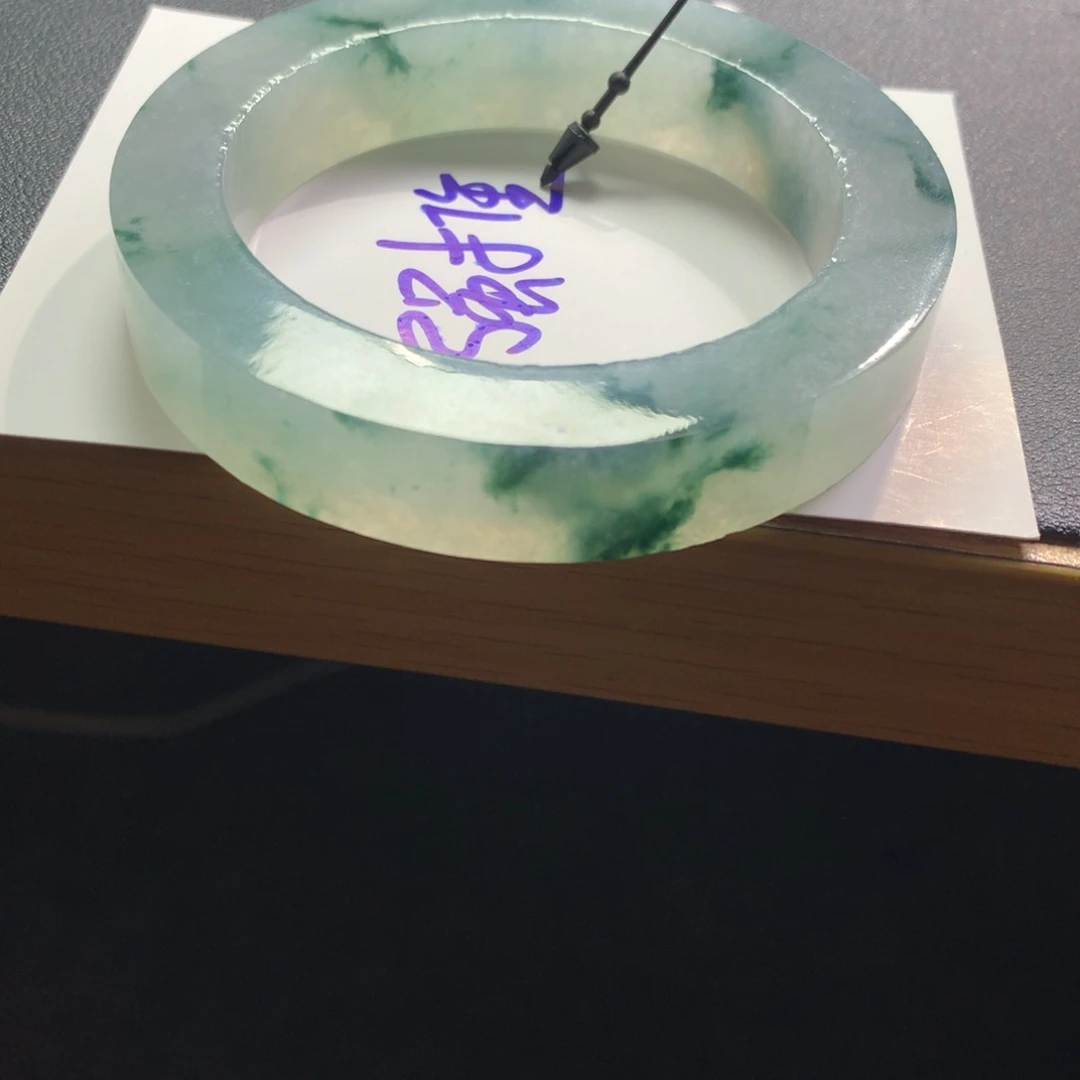 未镶嵌翡翠手镯定制翡翠