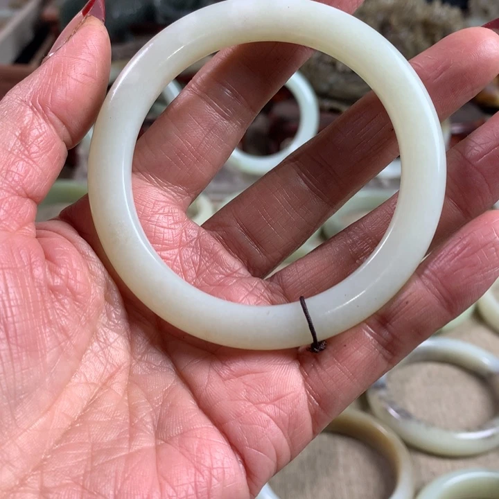 和田玉（糖玉）未镶嵌手镯