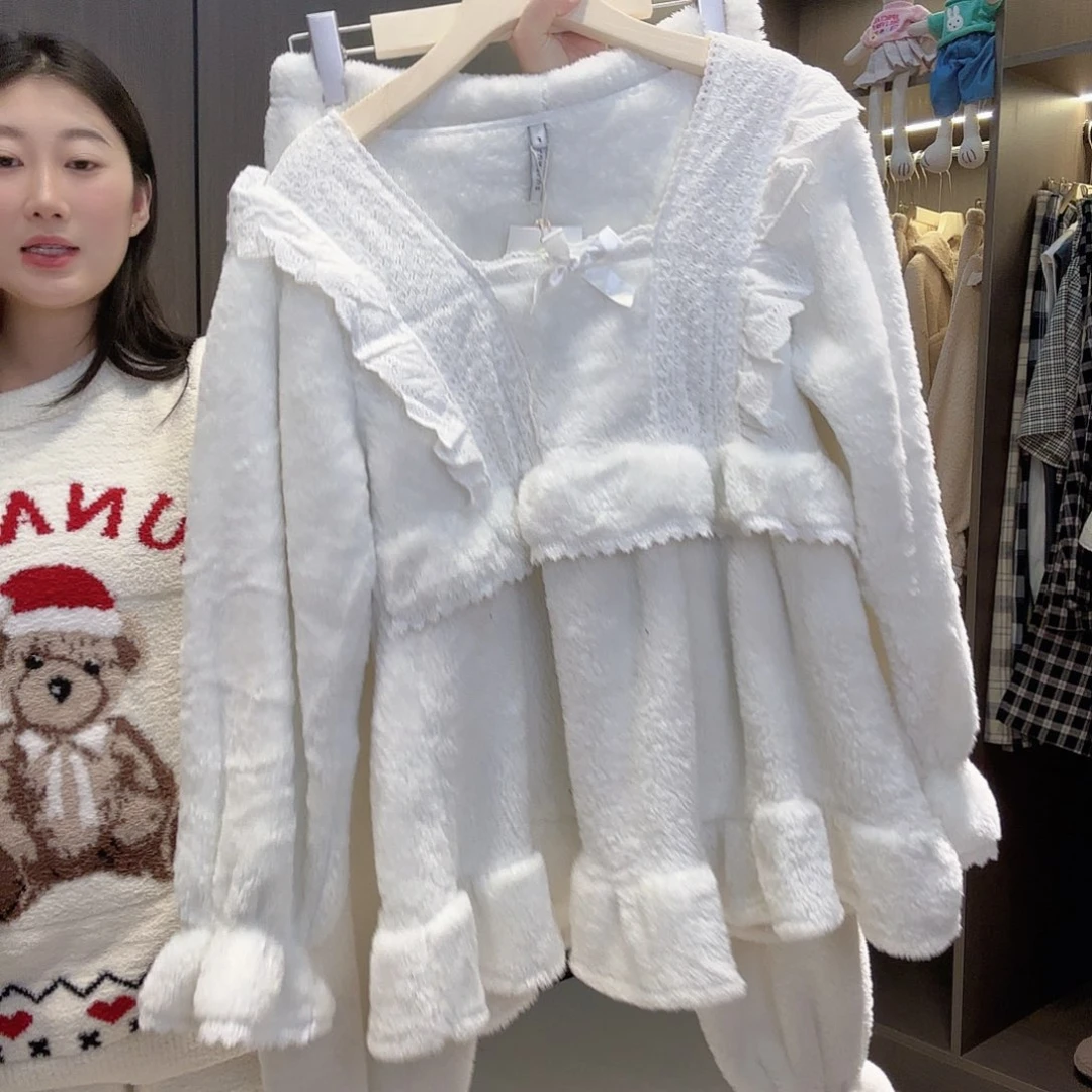 露娜家纯白色套装