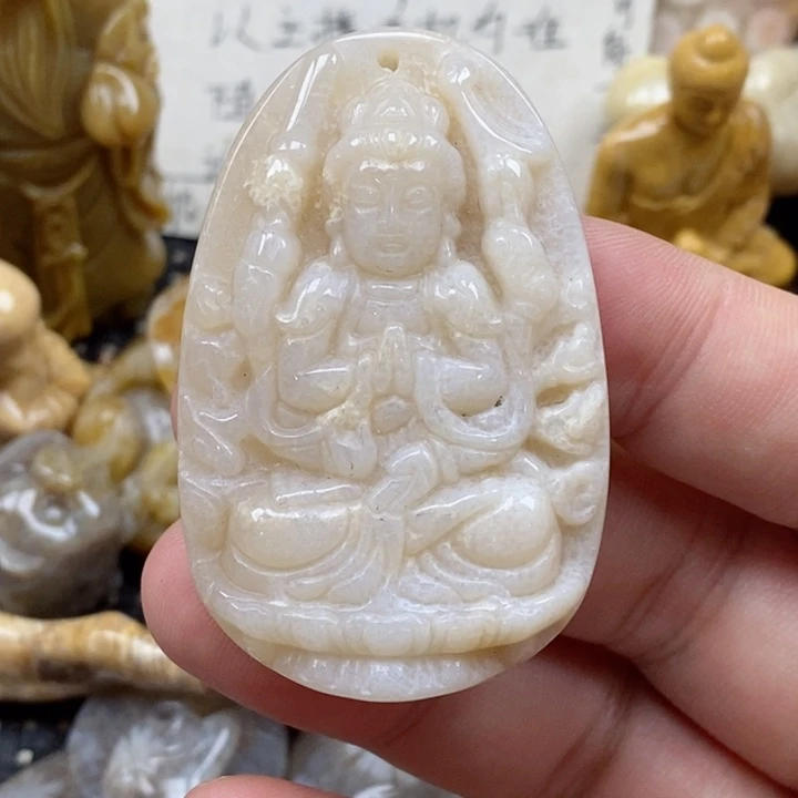颈饰未镶嵌硅化珊瑚（珊瑚玉）有瑕