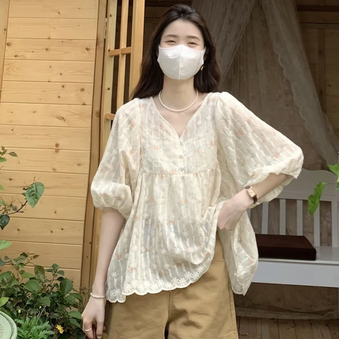 甜美v领碎花别致衬衫女2025夏季新款洋气宽松泡