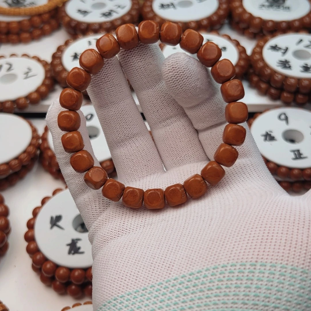 桃核手串故**?桃核手串