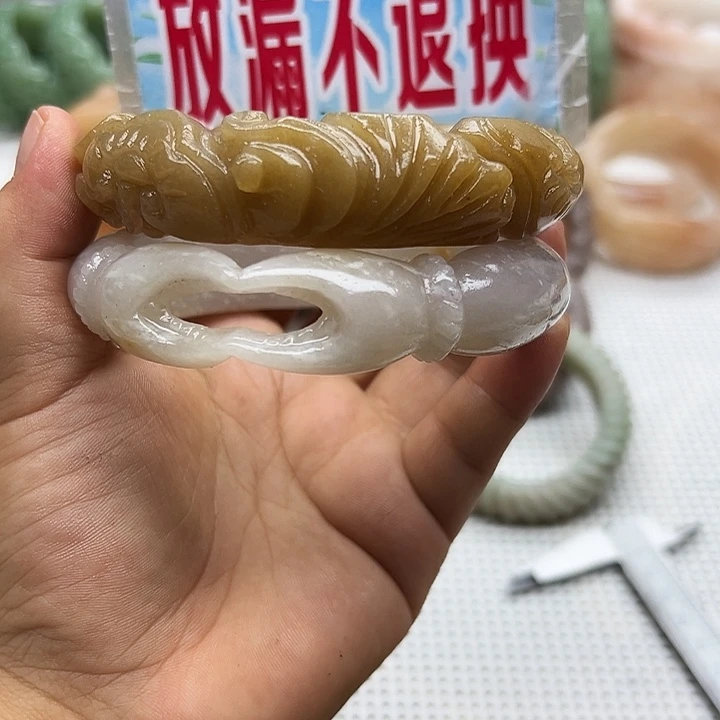 未镶嵌手镯石英岩玉