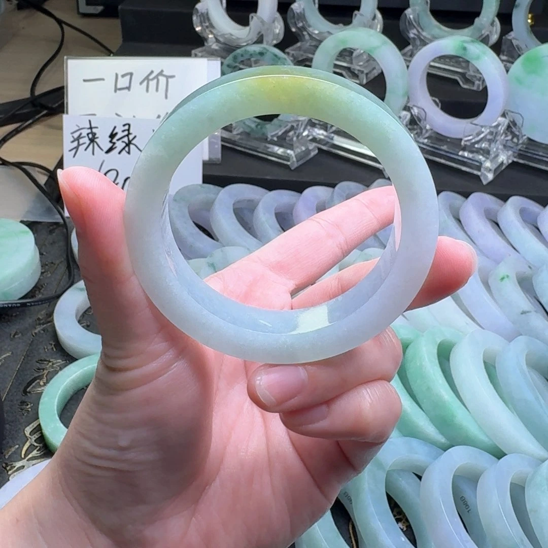 未镶嵌翡翠手镯定制翡翠