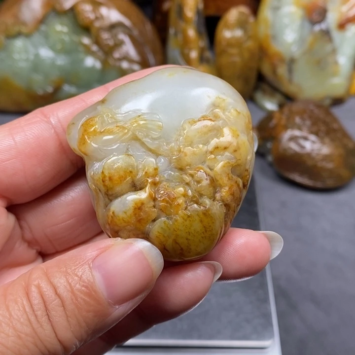 和田玉未镶嵌把件