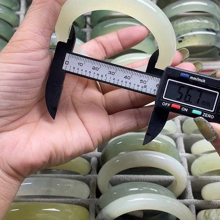 蛇纹石玉未镶嵌手镯111