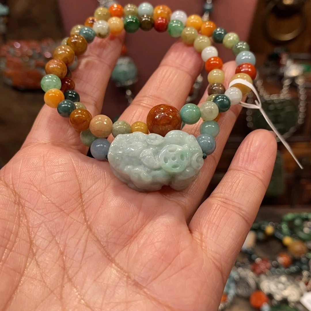 翡翠吊坠(赠链)未镶嵌