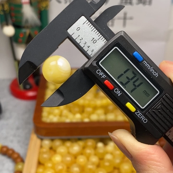 蜜蜡未镶嵌裸石13.4微瑕