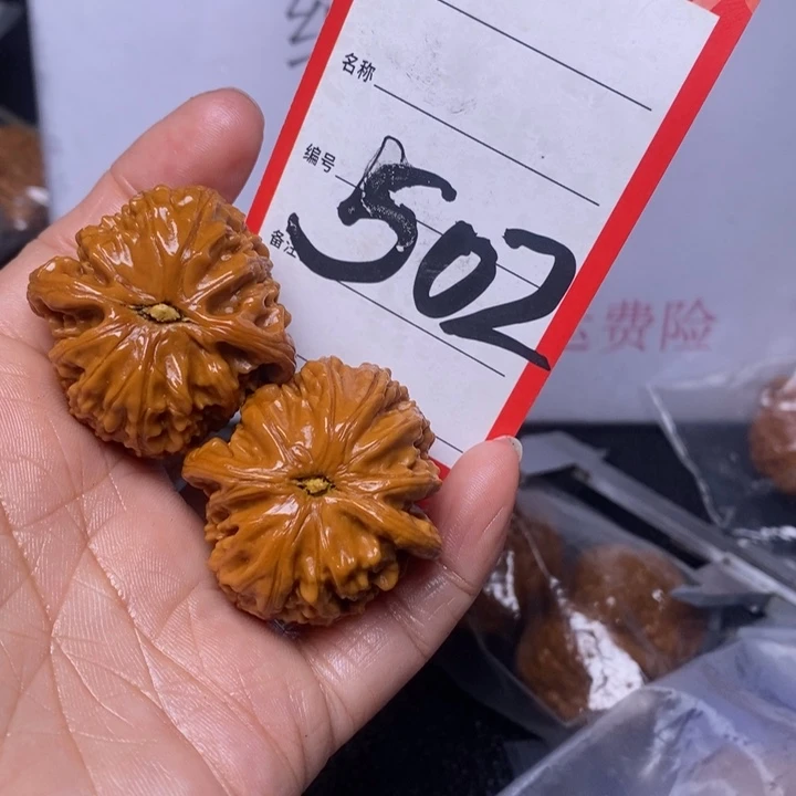 文玩核桃把件?**豪502，37白狮子色差