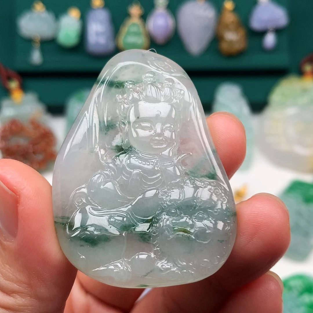 翡翠未镶嵌颈饰宝佛