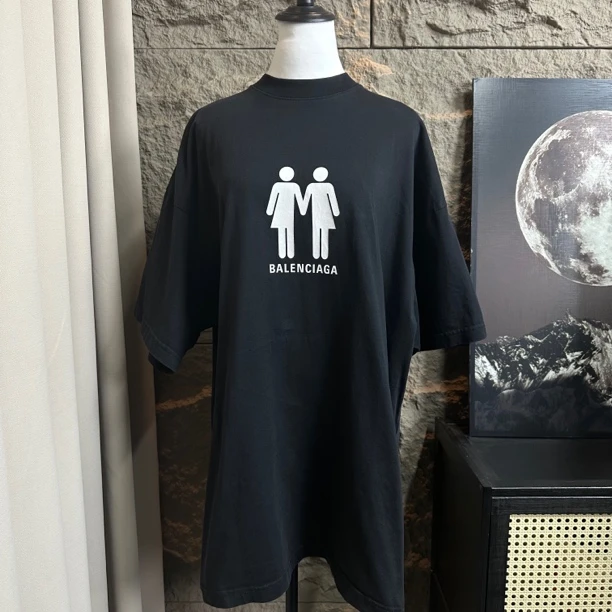 99新 Balenciaga/巴黎世家 胸围64衣长78 2码 双人像印花体恤M618