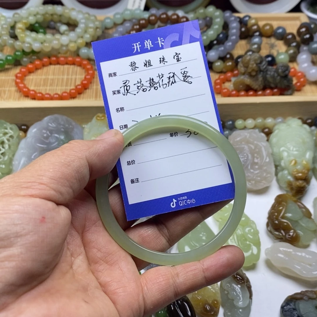 和田玉（糖玉）颈饰未镶嵌预***露