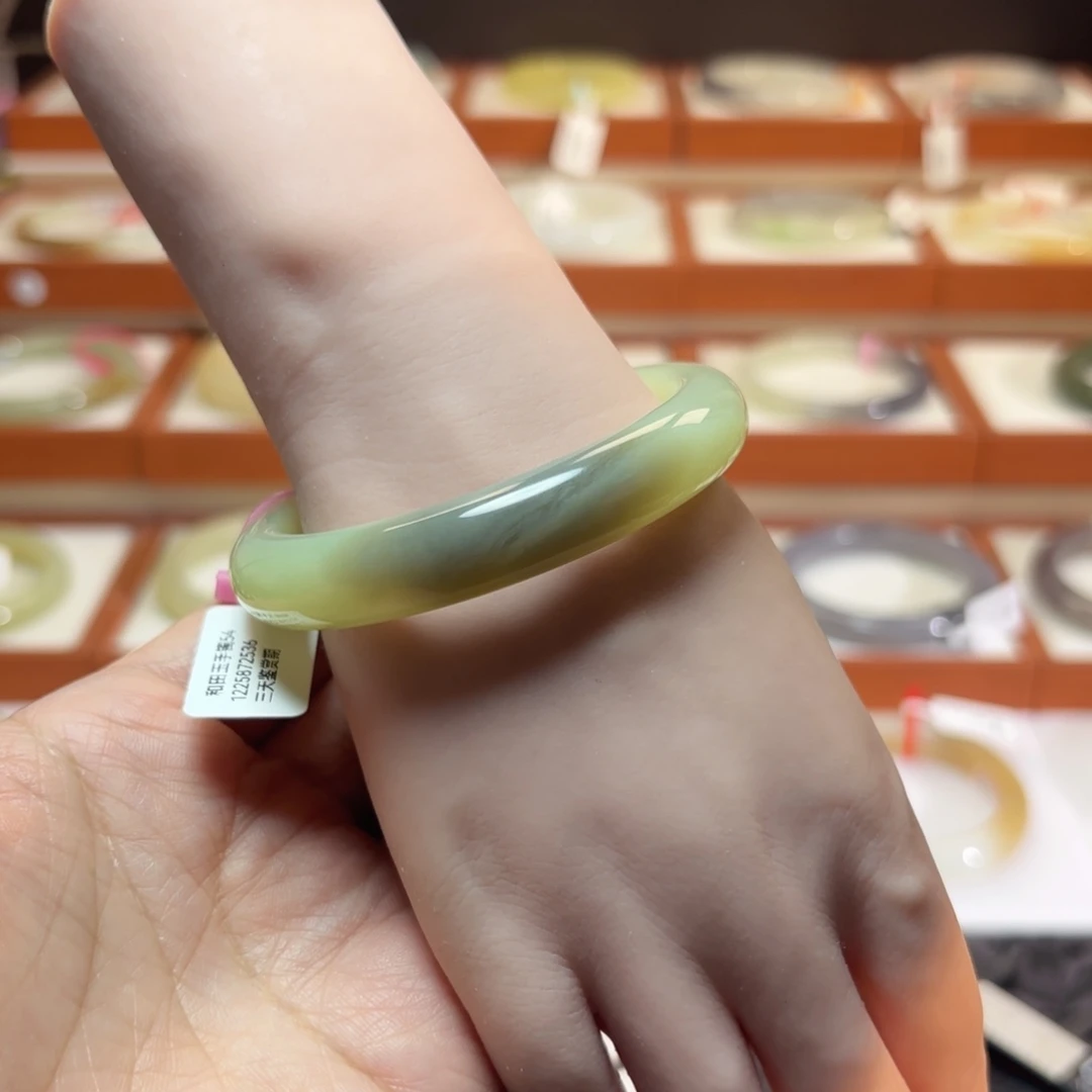 和田玉未镶嵌手镯新疆蓝皮黄口手镯