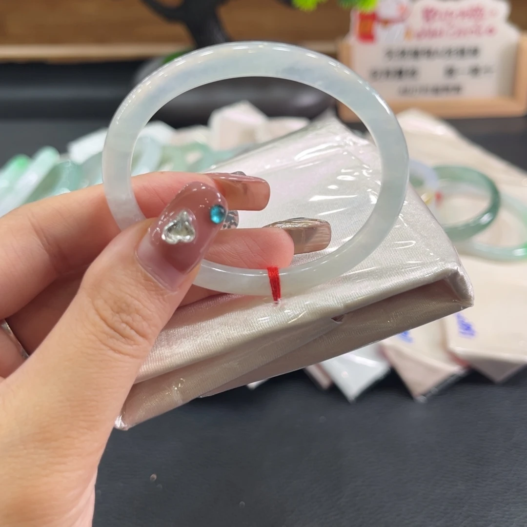 未镶嵌手镯翡翠50贵妃有纹