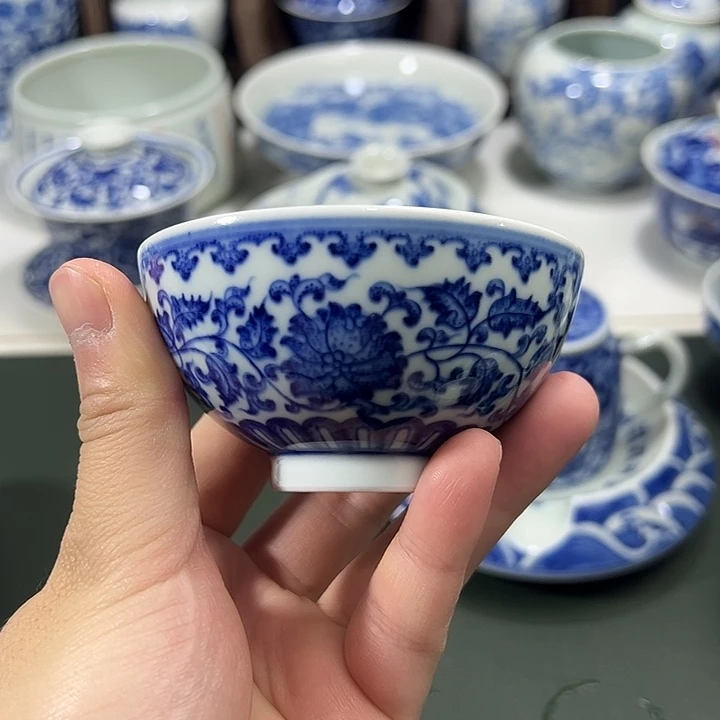 微瑕柴窑点工缠枝花卉圆心杯