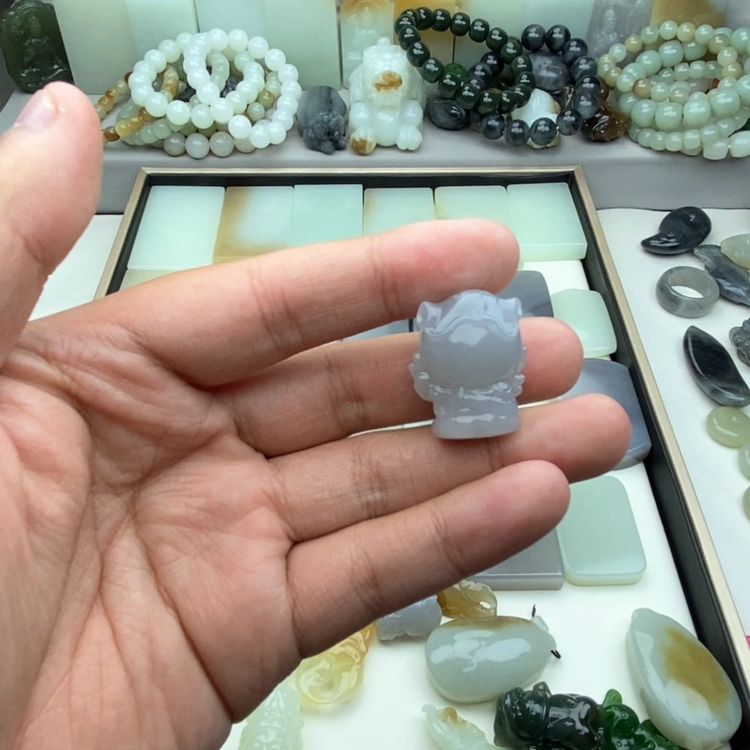 现***寞颈饰未镶嵌和田玉