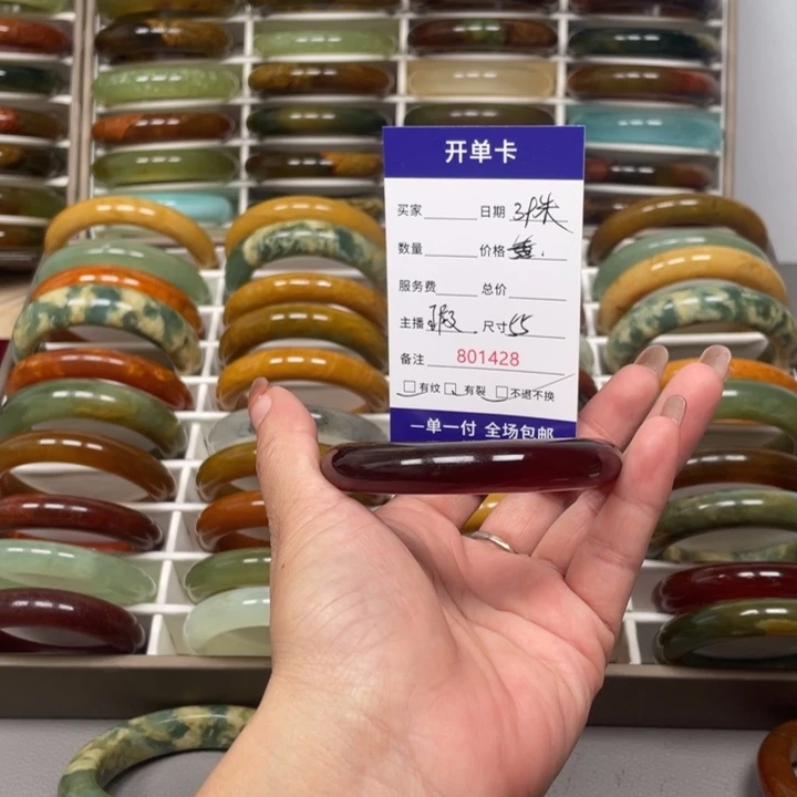 琳***达未镶嵌蛇纹石玉手镯