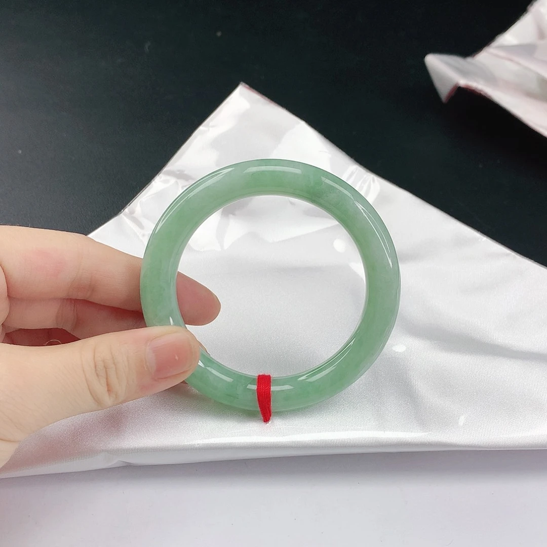 翡翠手镯未镶嵌翡翠122