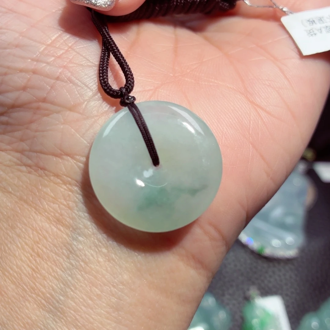 颈饰未镶嵌翡翠平安扣