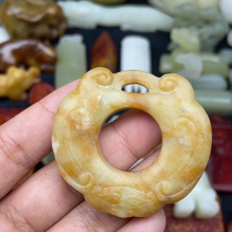 未镶嵌蛇纹石玉颈饰98