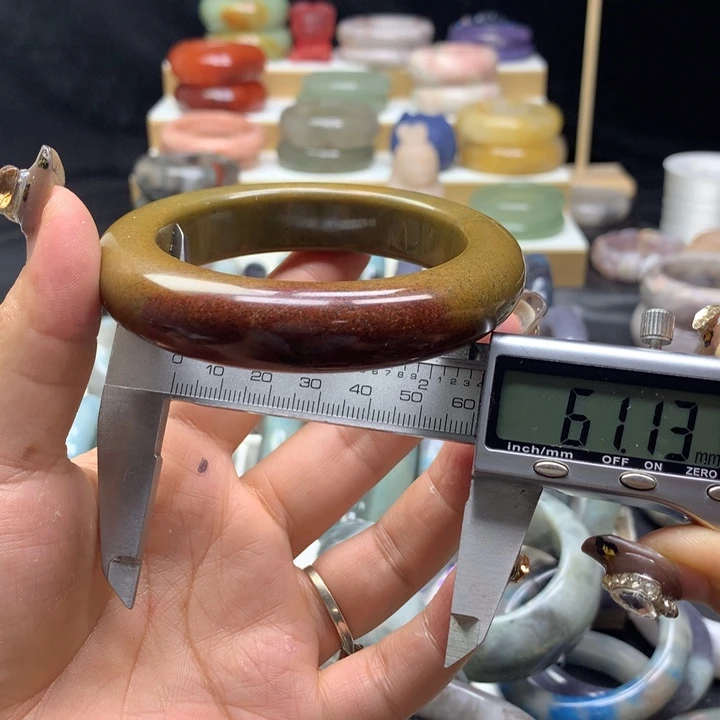 未镶嵌手镯石英质玉