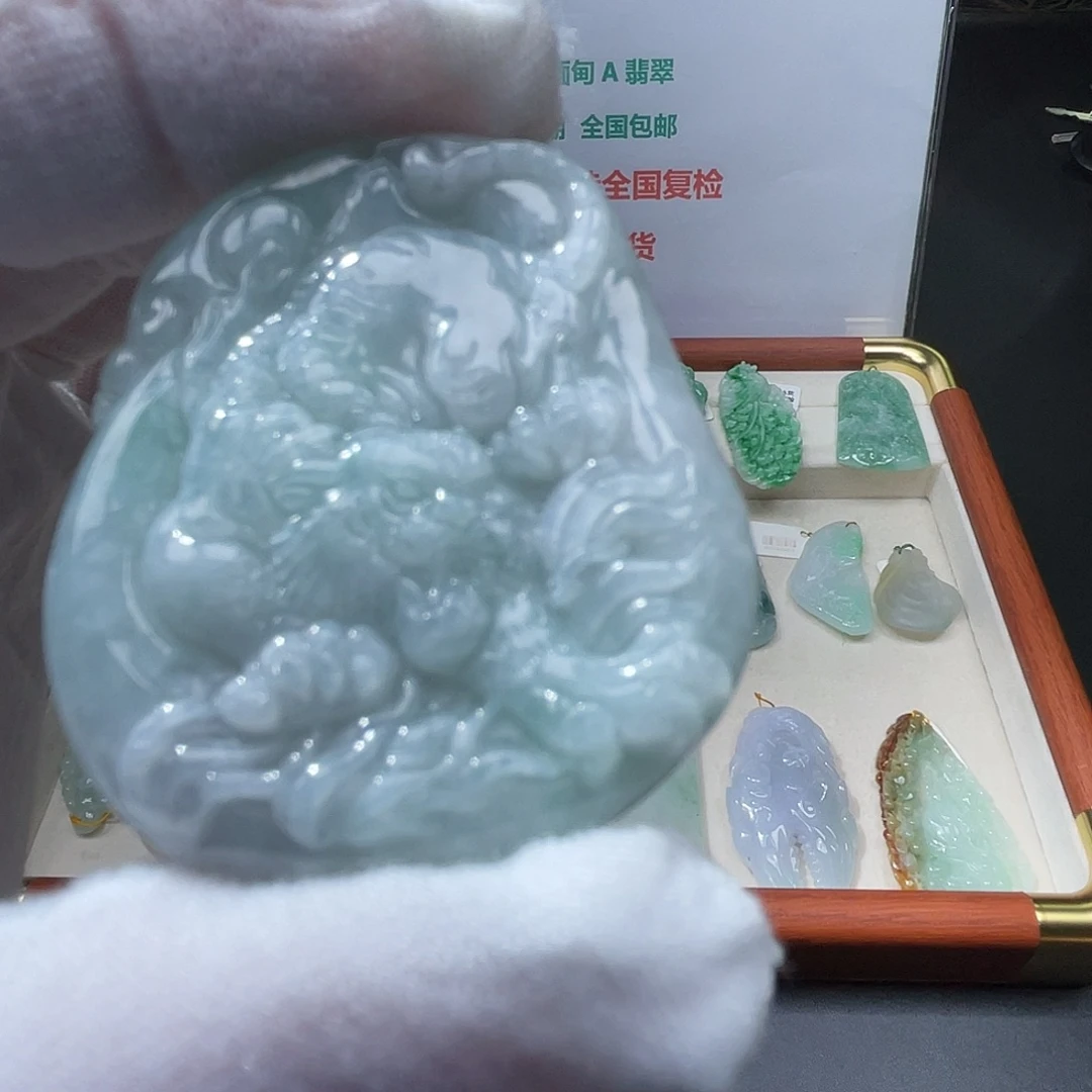 翡翠未镶嵌颈饰翡翠15