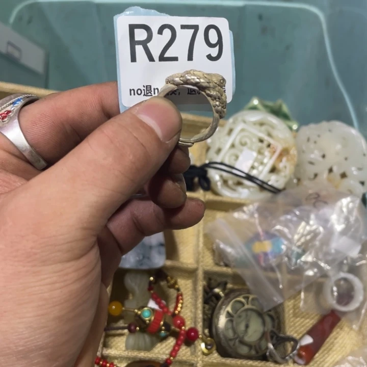 l***y瓷片热卖的价格也是很划算的哦