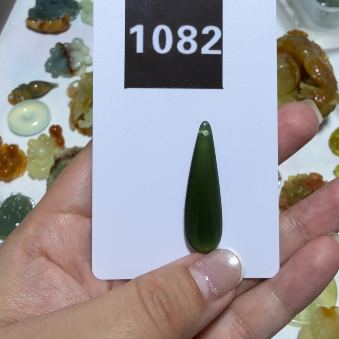 蛇纹石玉吊坠(不含链)合金