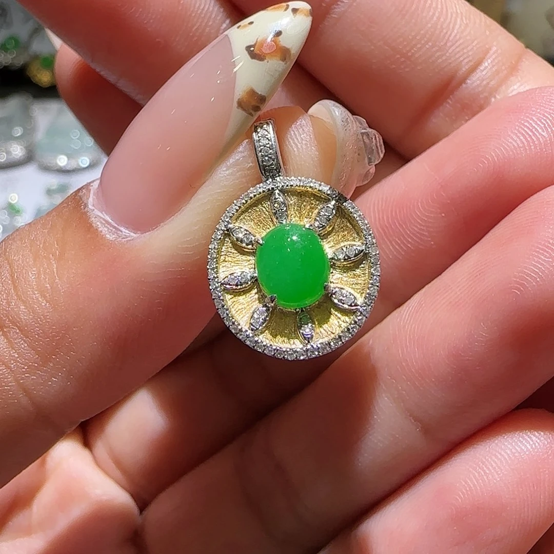 【闪购商品】颈饰18K金镶嵌翡翠天然