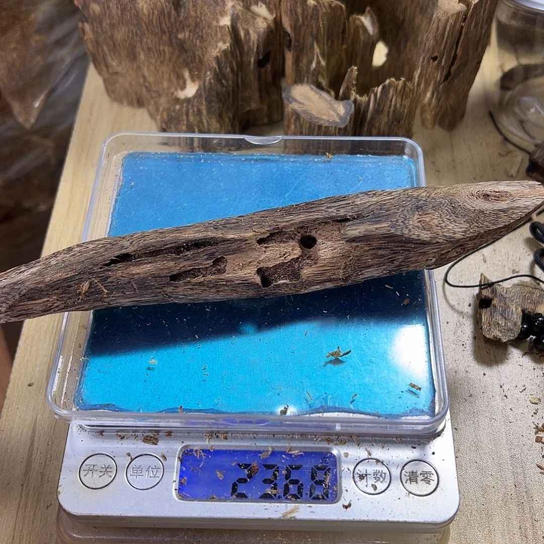 香料绿奇楠虫漏23克蓝宝石
