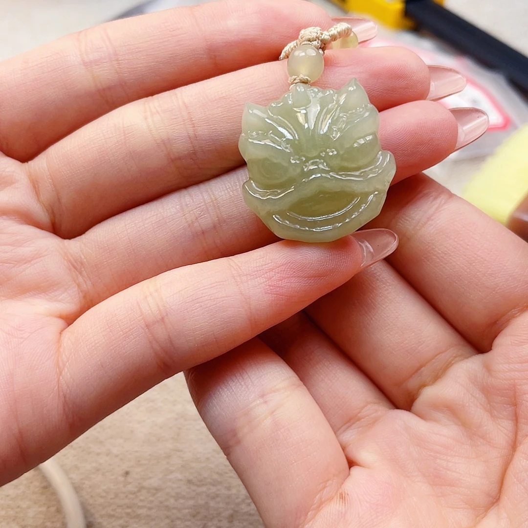 小***杨和田玉未镶嵌吊坠(赠链)