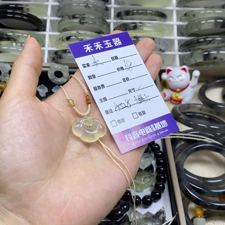 米***宝蛇纹石玉未镶嵌颈饰