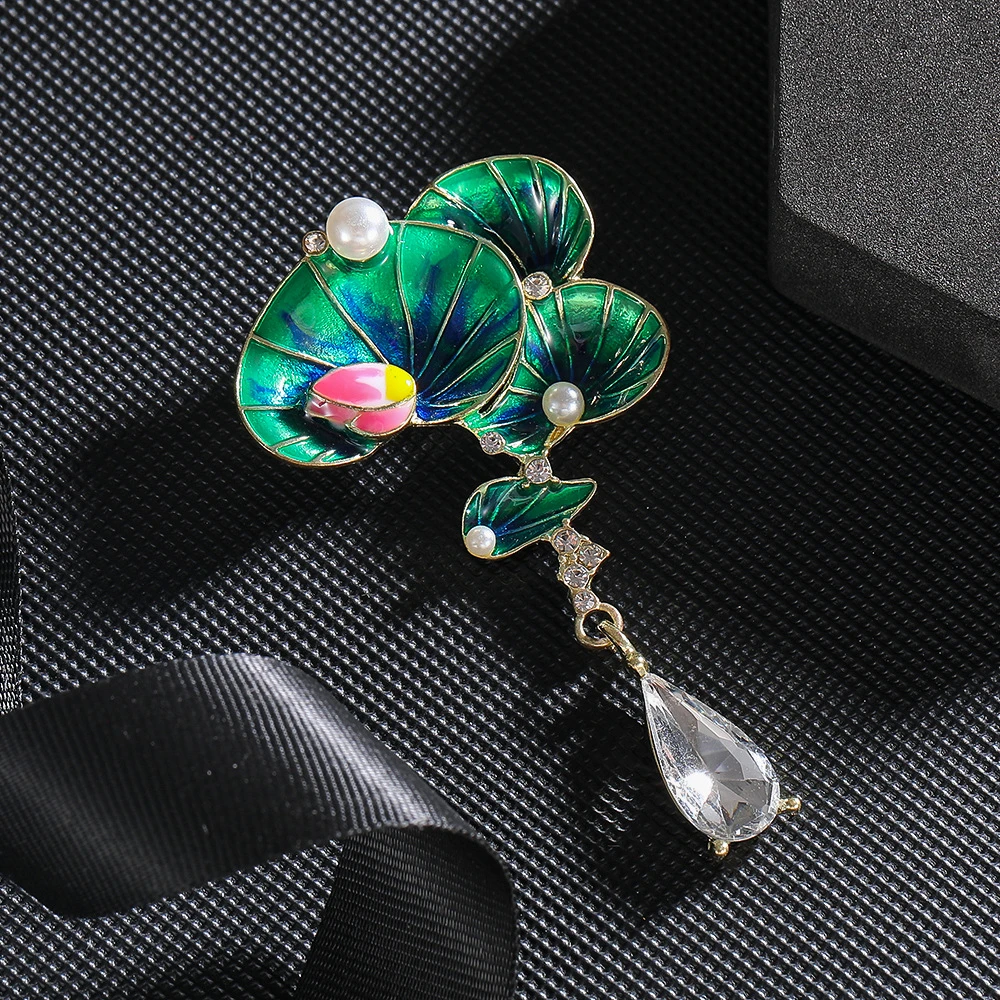 合金胸针 AYT 022 荷花6.5x4胸针厘米