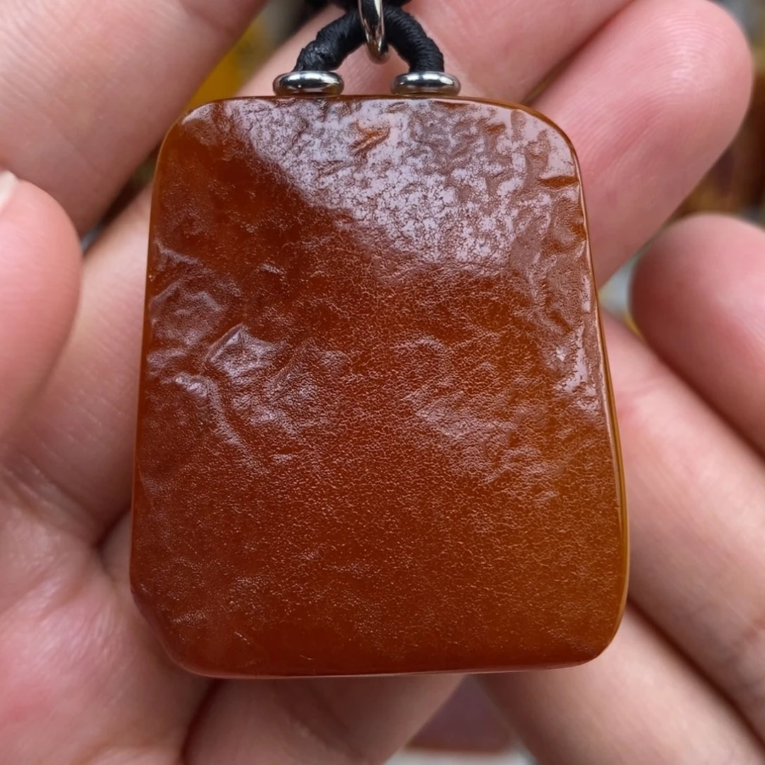 未镶嵌琥珀珠宝奇石