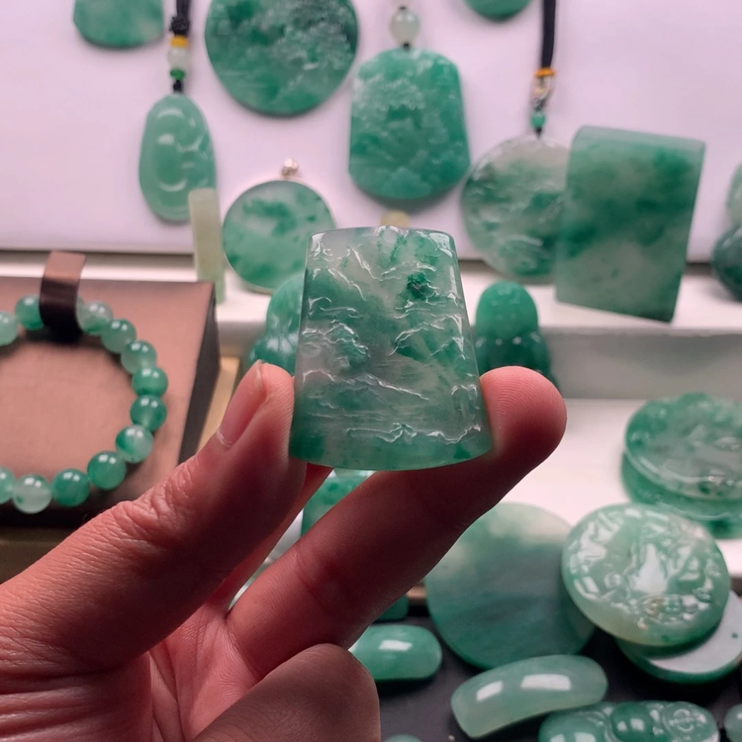 石英质玉（非洲翠）未镶嵌颈饰