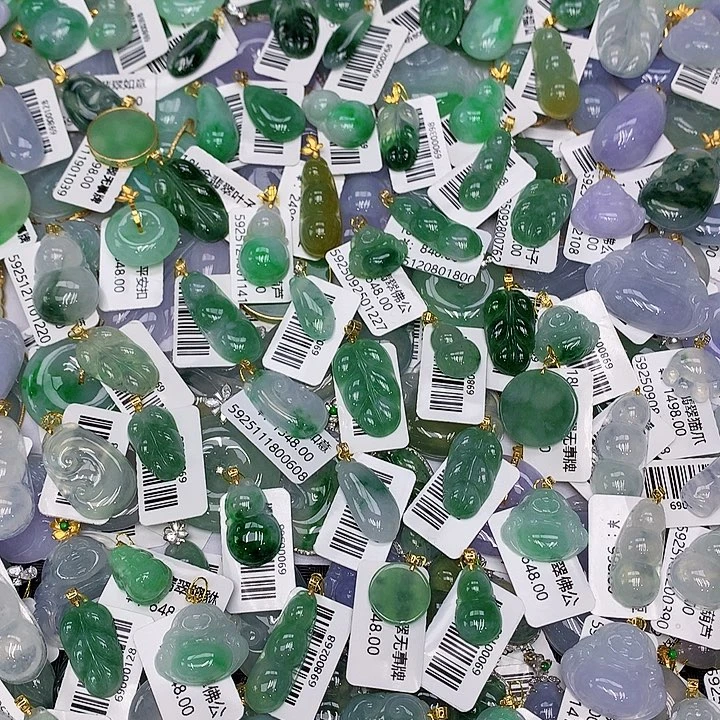 颈饰18K金镶嵌翡翠