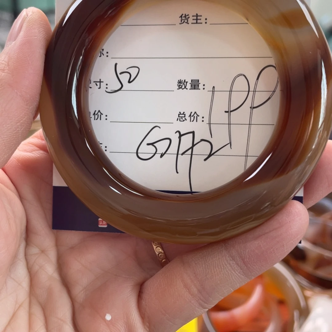 曼***。玛瑙/玉髓未镶嵌手镯