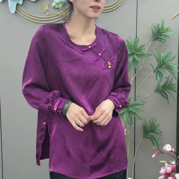 三姐家2025秋款新中式提花盘扣圆领宽松小衫