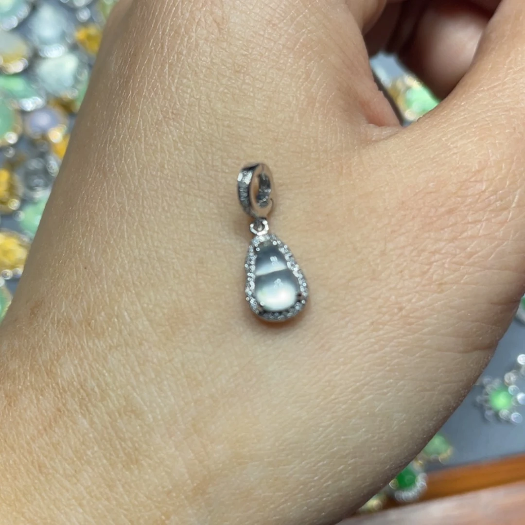 【闪购商品】翡翠吊坠(不含链)18K金镶嵌