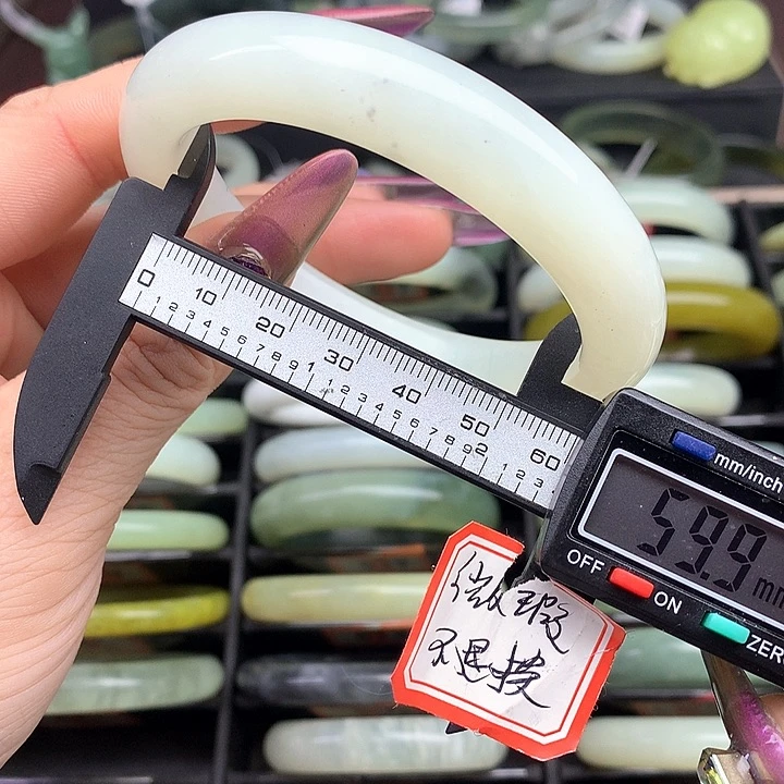 蛇纹石玉手镯未镶嵌571